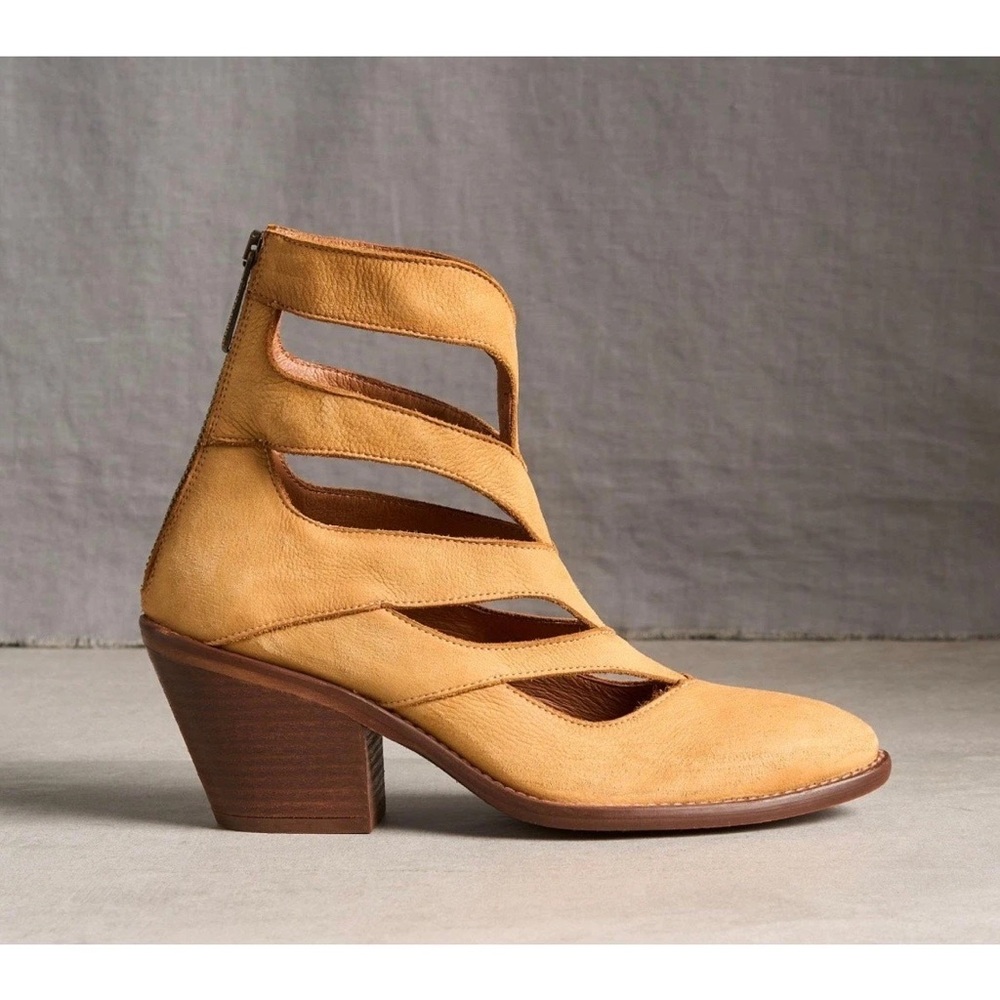 Sundance Veracruz Queen Anne Camel Cut Out Booties Size 38 or US 8